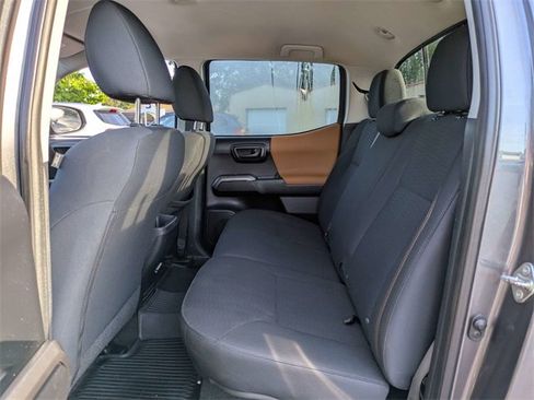 Used 2019 Toyota Tacoma TRD Sport image 14