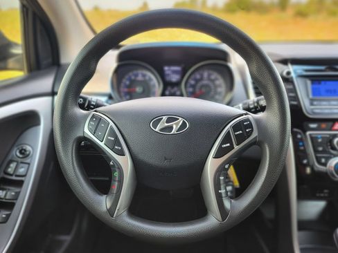 Used 2016 Hyundai Elantra GT FWD image 18