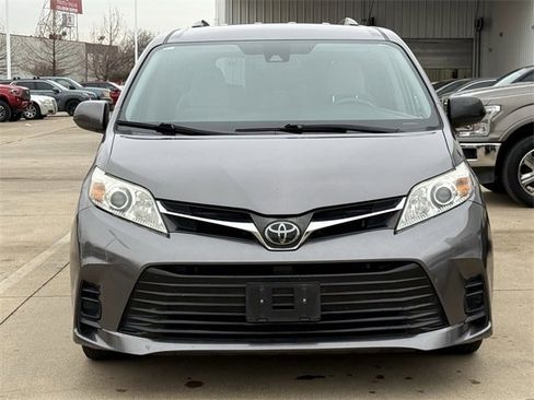 Used 2019 Toyota Sienna LE image 7