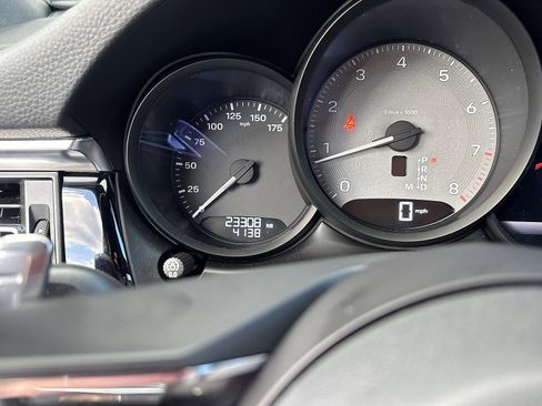 Certified 2024 Porsche Macan S image 16