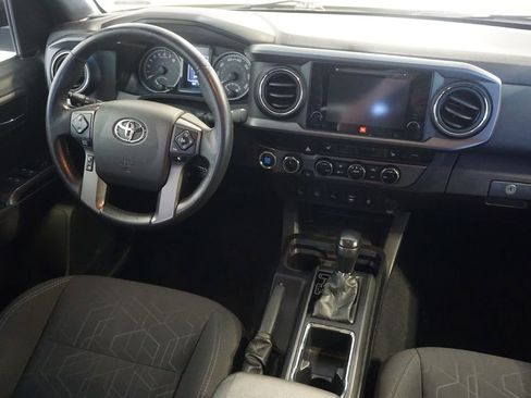 Used 2017 Toyota Tacoma TRD Off-Road AWD/4WD image 26