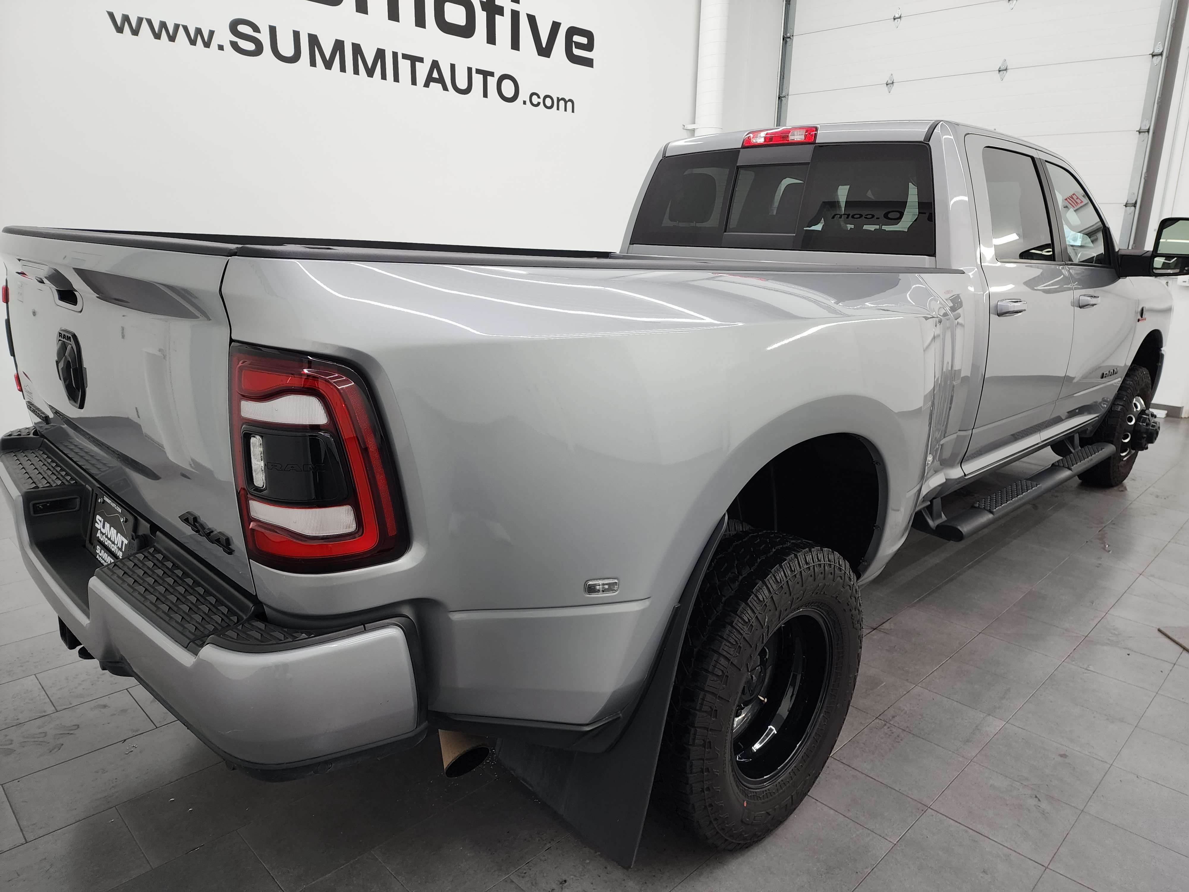 Used 2024 RAM 3500 Big Horn w/ Night Edition AWD/4WD image 4