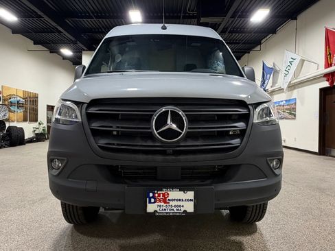 Used 2022 Mercedes-Benz Sprinter 2500 image 2