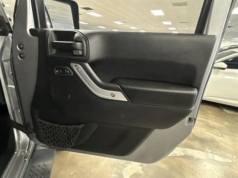 Used 2018 Jeep Wrangler Unlimited Sahara AWD/4WD image 22