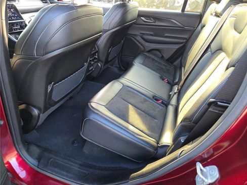 Certified 2024 Jeep Grand Cherokee Altitude image 21