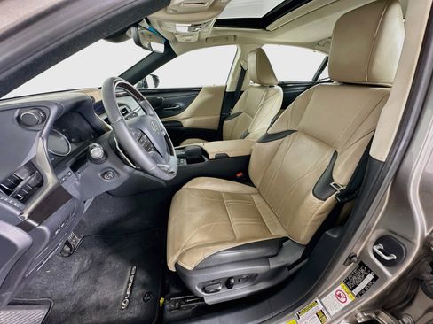 Used 2019 Lexus ES 300h Ultra Luxury FWD image 13