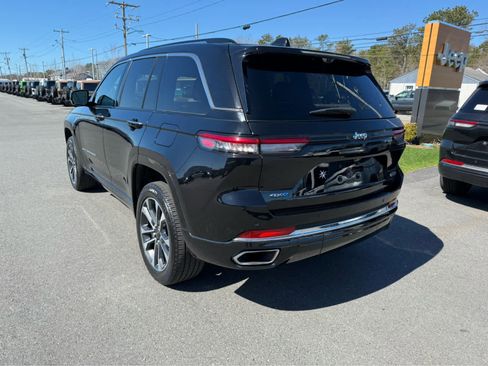 Used 2023 Jeep Grand Cherokee Overland w/ Advanced Protech Group III AWD/4WD image 6