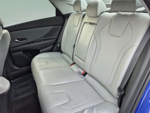 Used 2023 Hyundai Elantra Limited FWD image 16