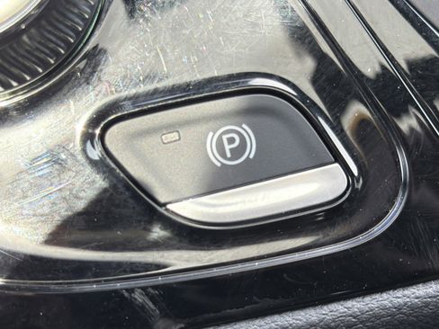 Used 2025 Chrysler Pacifica Limited AWD/4WD image 29