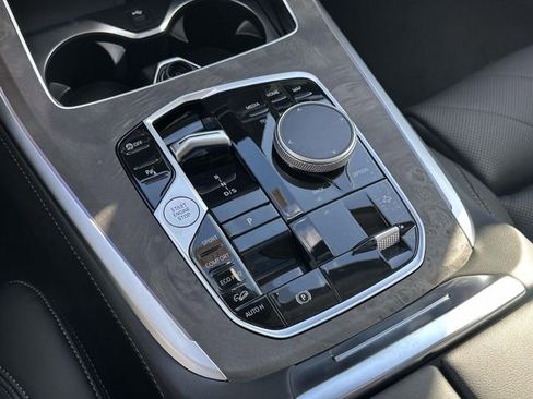 New 2026 BMW X7 xDrive40i w/ Premium Package image 18