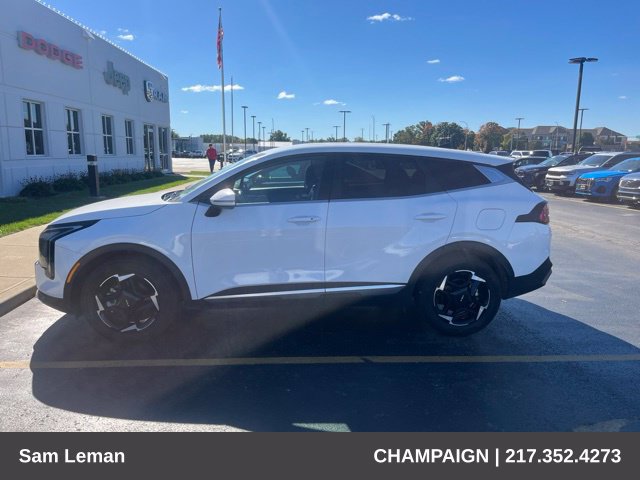 Used 2026 Kia Sportage EX FWD image 2