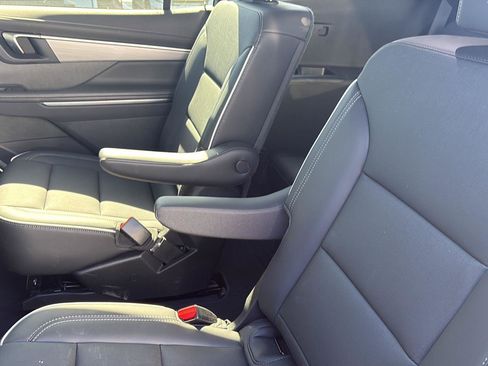 Used 2025 Buick Enclave Preferred image 13
