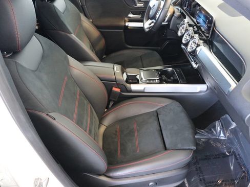Used 2021 Mercedes-Benz GLB 35 AMG 4MATIC image 43
