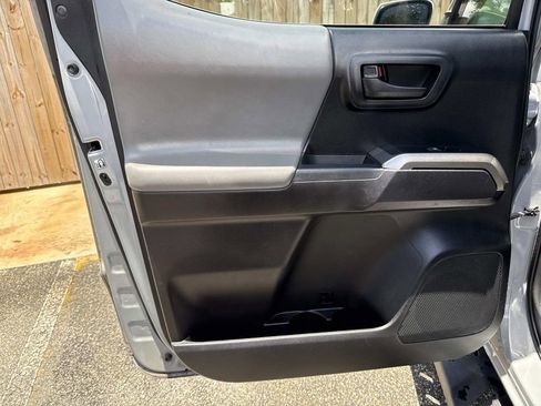 Used 2020 Toyota Tacoma SR5 w/ SR5 Appearance Package (SM) RWD image 15