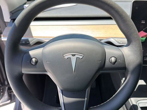 Used 2024 Tesla Model Y Long Range RWD image 19