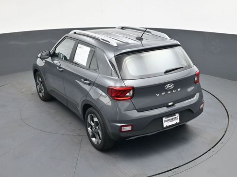 Used 2025 Hyundai Venue SEL image 30