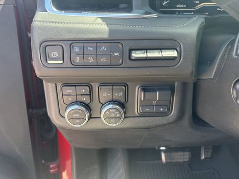 Used 2024 GMC Yukon Denali Ultimate AWD/4WD image 10