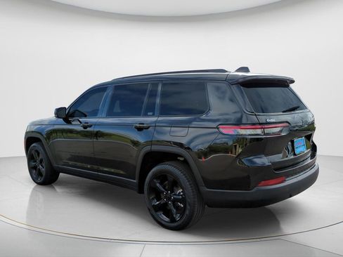 Used 2025 Jeep Grand Cherokee L Limited w/ Black Appearance Package image 7