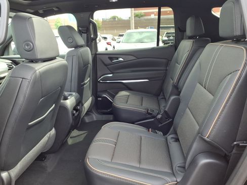 New 2026 Chevrolet Traverse High Country w/ LPO, Floor Liner Package AWD/4WD image 15