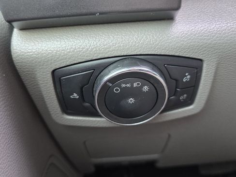 Used 2018 Ford F250 XLT w/ Snow Plow Prep Package AWD/4WD image 12