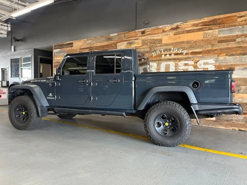 Used 2017 Jeep Wrangler Unlimited Rubicon w/ Cold Weather Group AWD/4WD image 19