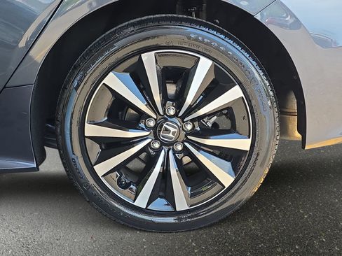 Certified 2022 Honda Civic EX image 32
