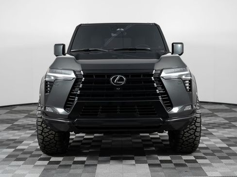 Used 2025 Lexus GX 550 w/ Accessory Package (2T) AWD/4WD image 11