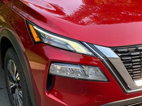 Used 2023 Nissan Rogue SV FWD image 4