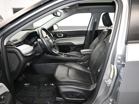 Used 2022 Jeep Compass Limited w/ Sun and Sound Group AWD/4WD image 11