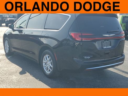 New 2026 Chrysler Pacifica Select image 7
