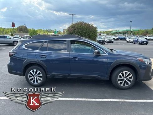 Used 2023 Subaru Outback Premium AWD/4WD image 5