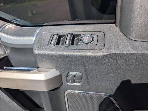 Used 2019 Ford F150 Lariat w/ Equipment Group 502A Luxury AWD/4WD image 16