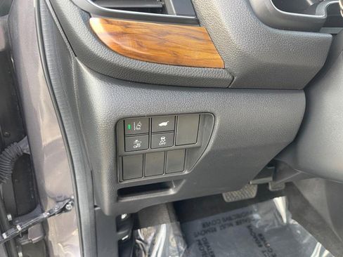 Used 2018 Honda CR-V Touring image 19