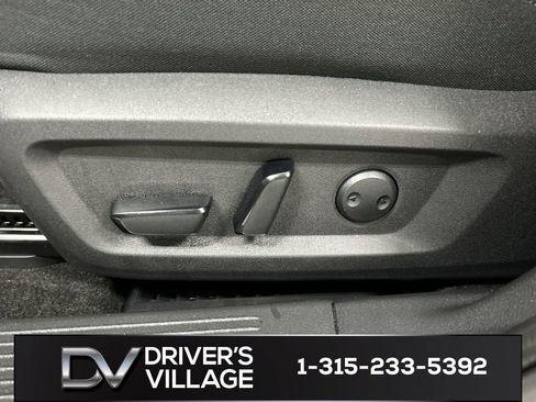 Used 2023 Nissan Rogue SV image 10