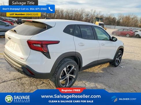 Used 2025 Chevrolet Trax RS w/ Sunroof Package FWD image 4
