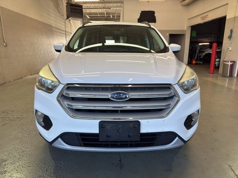 Used 2018 Ford Escape SE FWD image 2