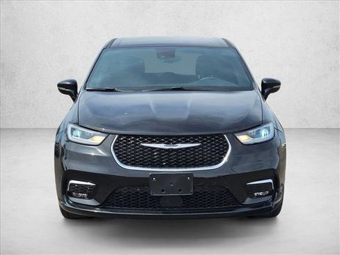 Used 2025 Chrysler Pacifica Select FWD image 2