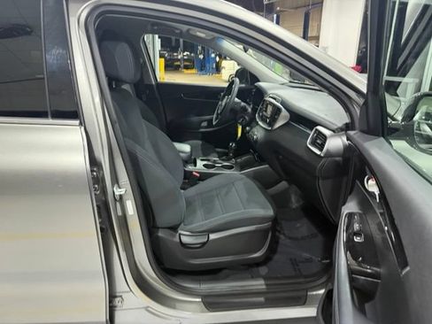 Used 2017 Kia Sorento FWD image 36