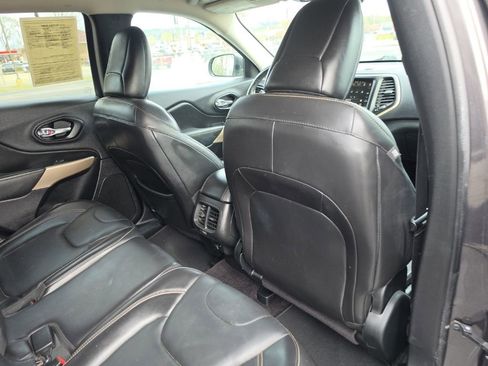 Used 2018 Jeep Cherokee Limited FWD image 30