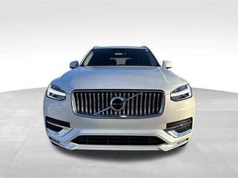 Used 2024 Volvo XC90 B5 Core image 3