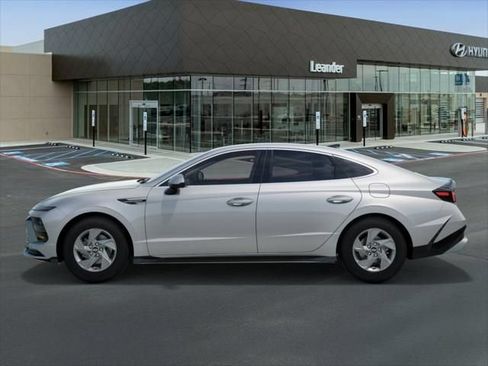 Certified 2025 Hyundai Sonata SE FWD image 3