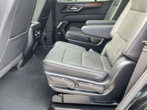 Used 2025 GMC Yukon Denali w/ Sun & Power Step Package image 13