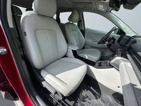 Used 2024 Hyundai Kona Limited FWD image 15
