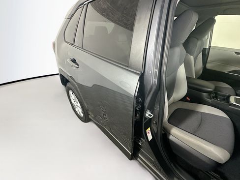 Used 2019 Toyota RAV4 XLE w/ Convenience Package FWD image 28