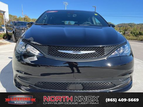 New 2026 Chrysler Voyager LX image 32