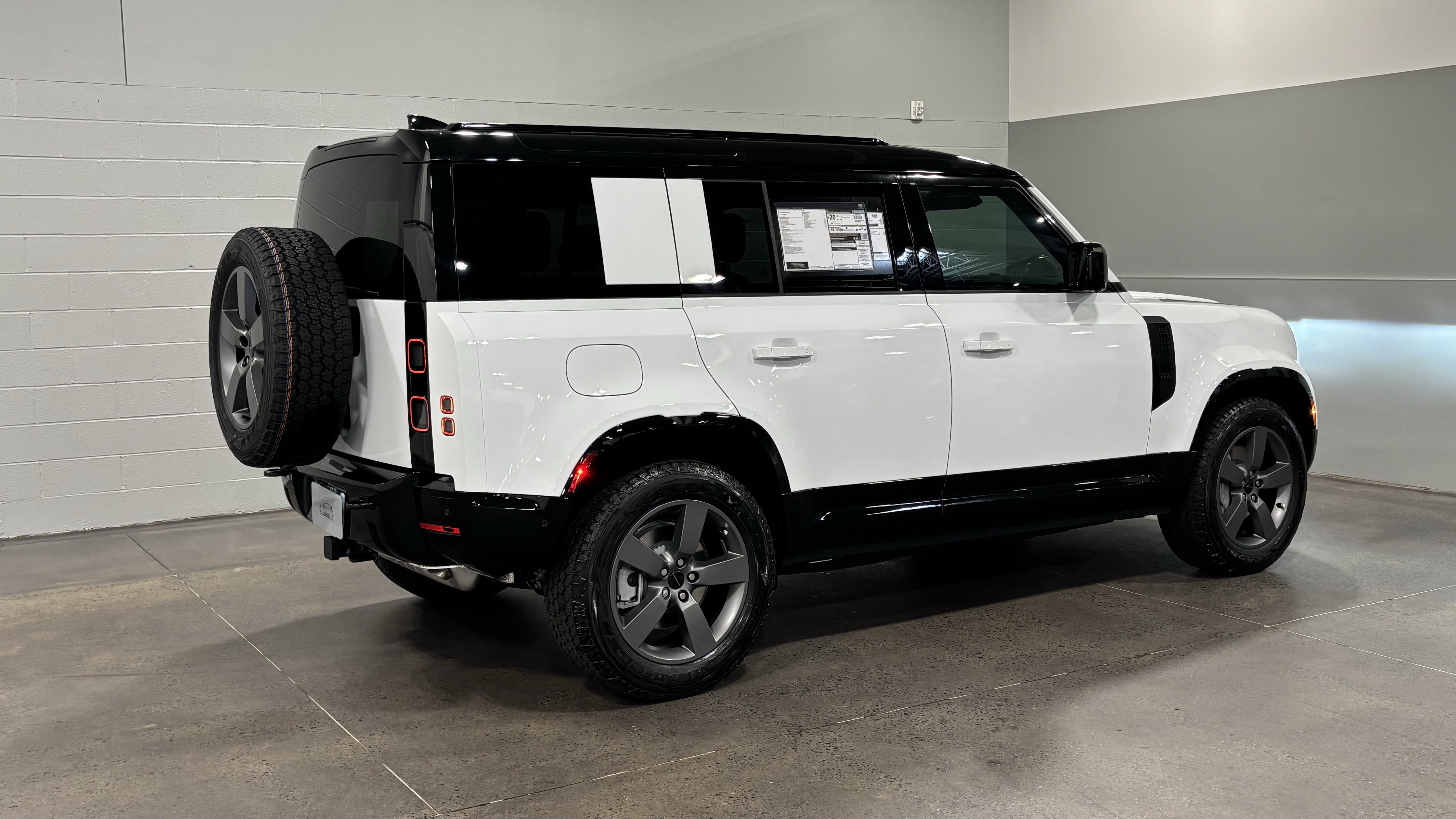 New 2026 Land Rover Defender 110 X-Dynamic SE AWD/4WD image 2