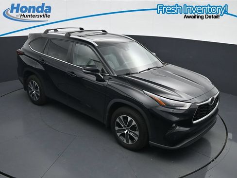 Used 2024 Toyota Highlander XLE AWD/4WD image 19