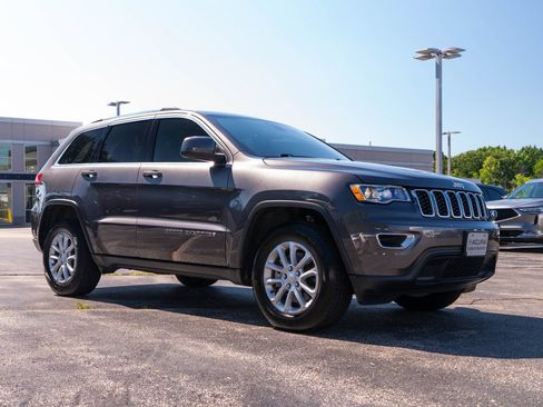 Used 2021 Jeep Grand Cherokee Laredo X AWD/4WD image 2