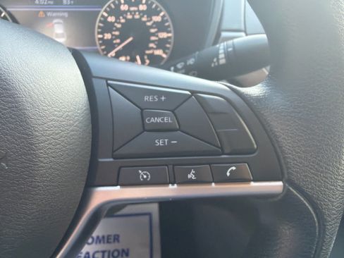 Used 2024 Nissan Altima 2.5 SV FWD image 17