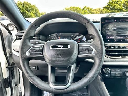 Used 2023 Jeep Compass Sport image 11